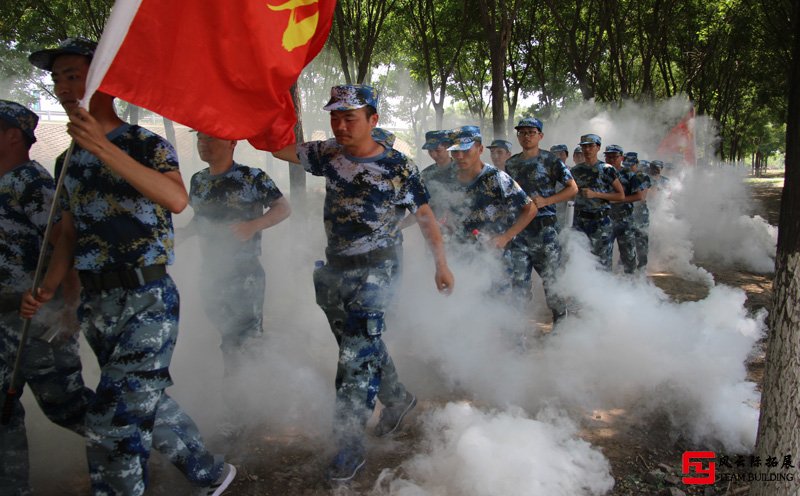 軍事拓展訓(xùn)練-模擬真實(shí)戰(zhàn)斗煙霧現(xiàn)場(chǎng)